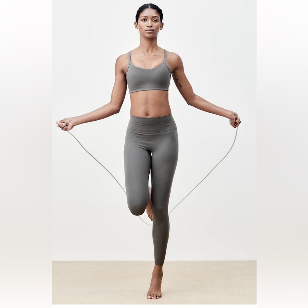 H&M SPORTS LEGGINGS WITH SOFTMOVET™ - Picture 2 of 7